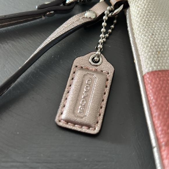 COACH Pebbled Sands Wristlet Medium Clutch - Picture 4 of 7